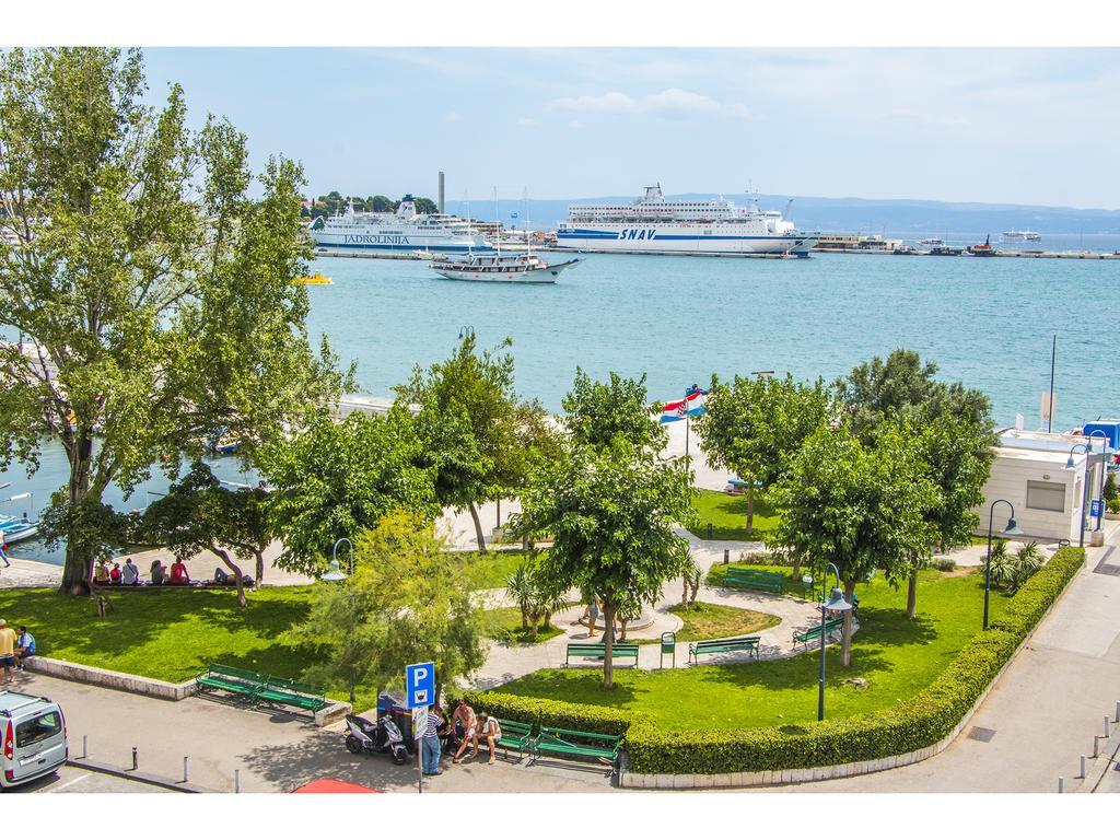 Sunny Promenade Studio Split Rum bild