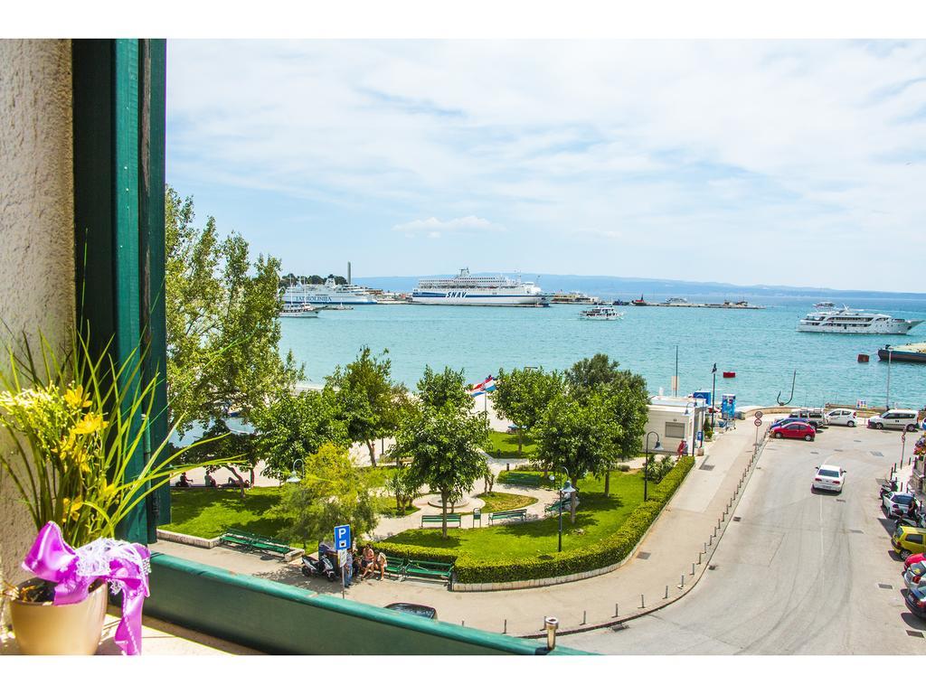 Sunny Promenade Studio Split Rum bild