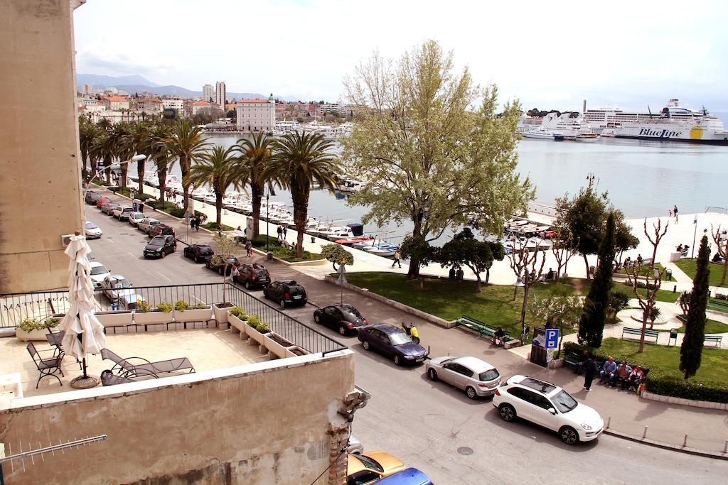 Sunny Promenade Studio Split Rum bild